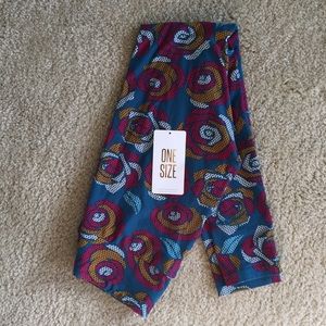Lularoe DISNEY ROSES (OS) Leggings!! 🌹